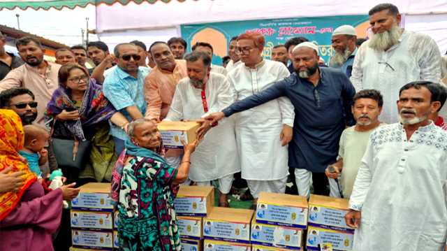 বন্দরে তারেক রহমানের ঈদ উপহার সামগ্রী বিতরণ