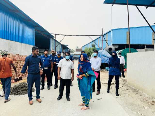 রূপগঞ্জে বায়ুদূষণ বন্ধে পরিবেশ অধিদপ্তরের অভিযান, জরিমানা