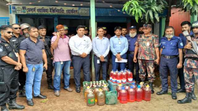 সিদ্ধিরগঞ্জে চোরাই তেলের আস্তানায় ভ্রাম্যমাণ আদালতের অভিযান, বিপুল তেল জব্দ