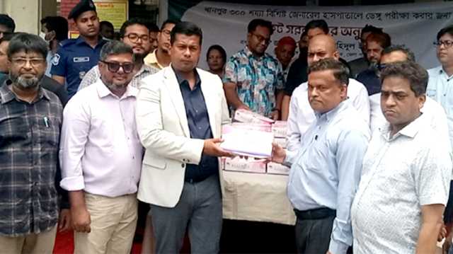 ৩০০ শয্যা হাসপাতালে ডেঙ্গুর কিট দিল নারায়ণগঞ্জ জেলা প্রশাসন