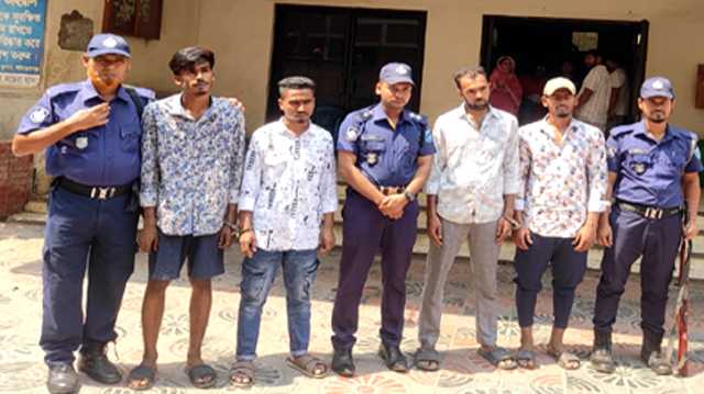 নিতাইগঞ্জে কোকাকোলার গুদামে হামলার চেষ্টা, আটক ৪  