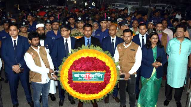 মহান স্বাধীনতা দিবসে নারায়ণগঞ্জে সর্বস্তরের মানুষের শ্রদ্ধা নিবেদন