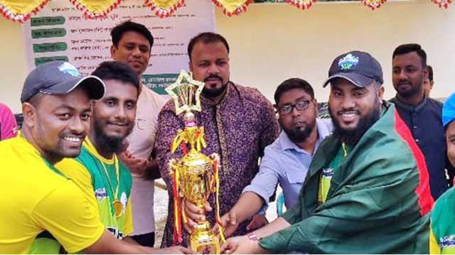 সিদ্ধিরগঞ্জে সিআর ড্রিম সিক্স সাইট ক্রিকেট লীগের ফাইনাল খেলা অনুষ্ঠিত