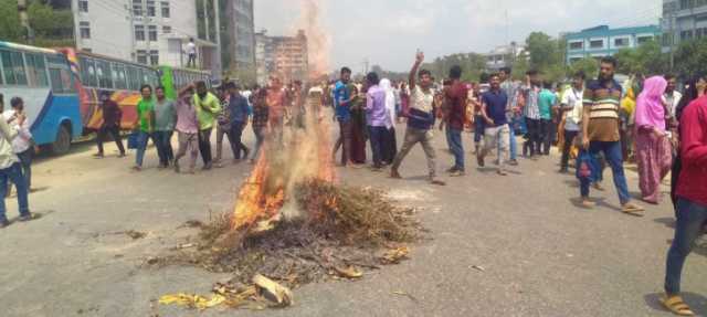 রূপগঞ্জে আইনশৃঙ্খলা বাহিনীর সাথে শ্রমিকদের দফায় দফায় সংঘর্ষ : আহত শতাধিক 