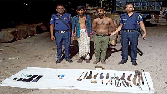 শহরের চারারগোপে মধ্যরাতে যৌথবাহিনীর অভিযান, অস্ত্রসহ আটক ২