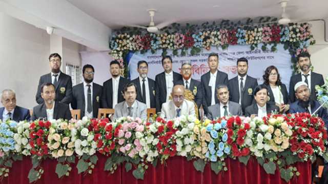 অ্যাটর্নি জেনারেল মো. আসাদুজ্জামানের সাথে আইনজীবী ও সরকারি কৌঁসুলিদের মতবিনিময় সভা