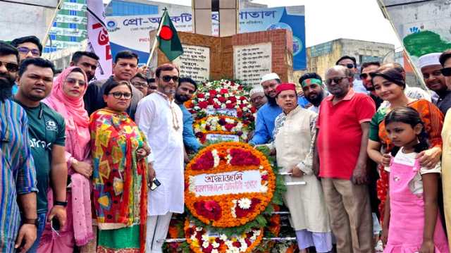 স্বাধীনতা দিবসে বিজয়স্তম্ভে আইনজীবী সমিতির শ্রদ্ধা নিবেদন 