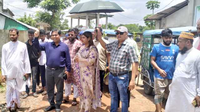 সোনারগাঁয়ের রাস্তার প্রশস্তকরণ কাজের পরিদর্শনে ইউএনও