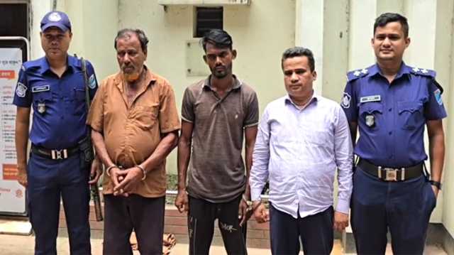 রূপগঞ্জে কাস্টমস কর্মকর্তা পরিচয়ে ছিনতাই হওয়া ৬০ ড্রাম তেল উদ্ধার, গ্রেপ্তার ৩ 