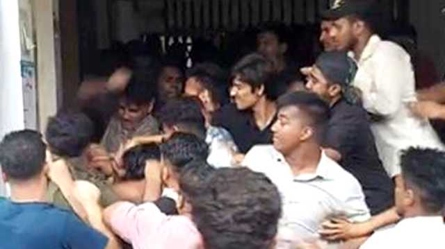 ফতুল্লায় পশুর হাটের দরপত্র নিয়ে দফায় দফায় সংঘর্ষে আহত ৫, আটক ১২