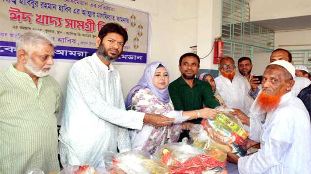 সিদ্ধিরগঞ্জ ও ফতুল্লায় আমরা মোহামেডানের ঈদ সামগ্রী বিতরণ