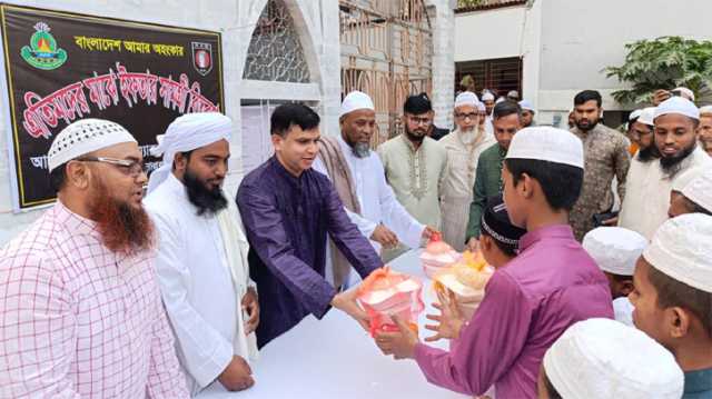 এতিম মাদরাসা শিক্ষার্থীরা পেল র‌্যাবের ইফতার
