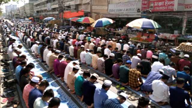 জুমাতুল বিদায় মসজিদে মসজিদে মুসল্লিদের ঢল, ফিলিস্তিনবাসীর জন্য দোয়া