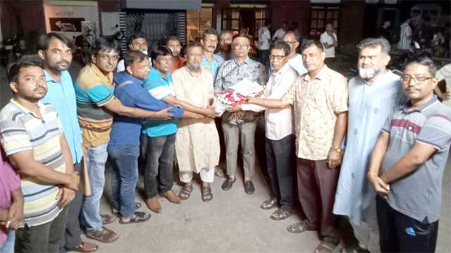মহানগর বিএনপিকে লাঙ্গলবন্দ স্নান উদযাপন পরিষদের ফুলেল শুভেচ্ছা