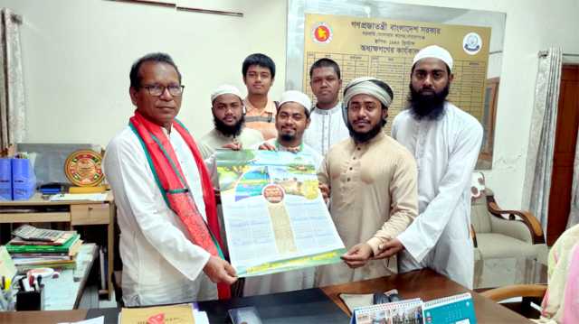 তোলারাম কলেজে ইসলামী ছাত্র আন্দোলন বাংলাদেশের বাংলা বর্ষপঞ্জি বিতরণ 