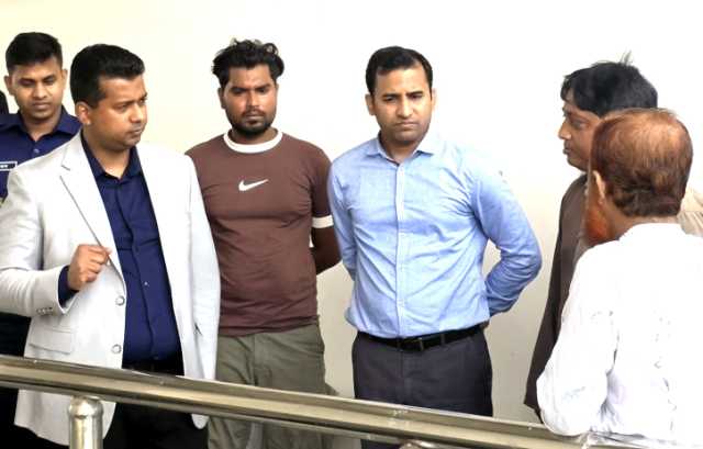ফতুল্লায় পাম্প হাউস পরিদর্শন শেষে ক্ষোভ প্রকাশ করেন জেলা প্রশাসক