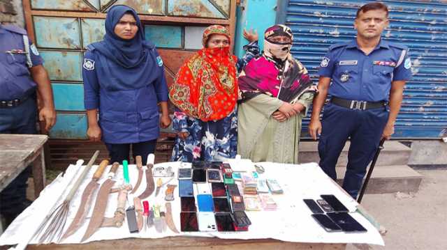 বন্দরে যৌথ বাহিনীর অভিযানে মাদক ও দেশীয় অস্ত্র উদ্ধার, ২ নারী গ্রেপ্তার