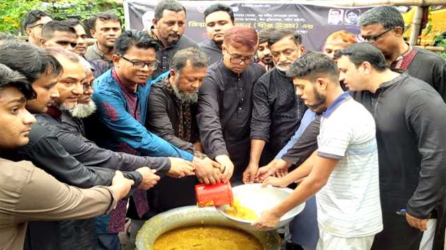 জিয়াউর রহমানের ৪৪তম শাহাদাৎ বার্ষিকীতে মহানগর বিএনপির দোয়া ও খাবার বিতরণ