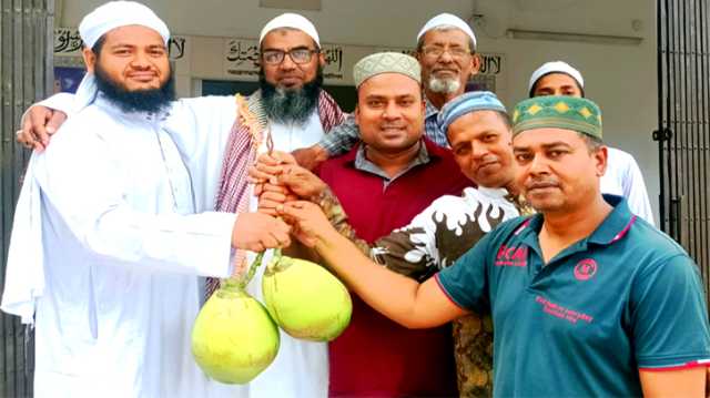 বন্দর থানা জামে মসজিদের দু’টি ডাবের মূল্য ১০০০ টাকা