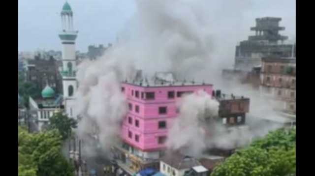 নারায়ণগঞ্জ শহরে হাকিম প্লাজা মার্কেটে আগুন