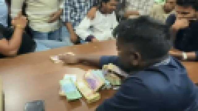 ছাত্রদল নেতার টাকা বিতরণের ভিডিও ভাইরাল (ভিডিও)