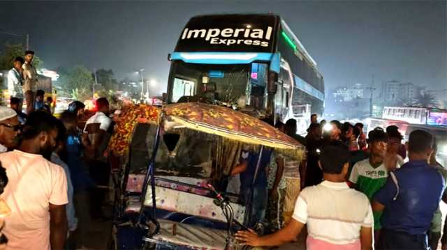 সিদ্ধিরগঞ্জে বাস চাপায় অটোরিকশা উলটে আহত ৬