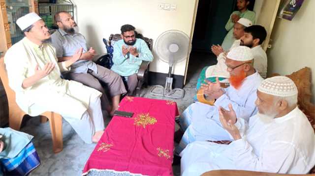 নিহত শিবির কর্মীর পরিবারের খোঁজ খবর নিলেন মহানগরী জামায়াত নেতৃবৃন্দ