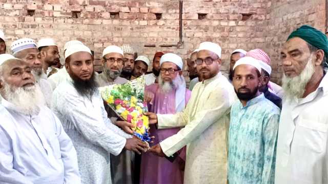 বন্দরে মসজিদের ঈমামকে মুসল্লিদের রাজকীয় বিদায় 