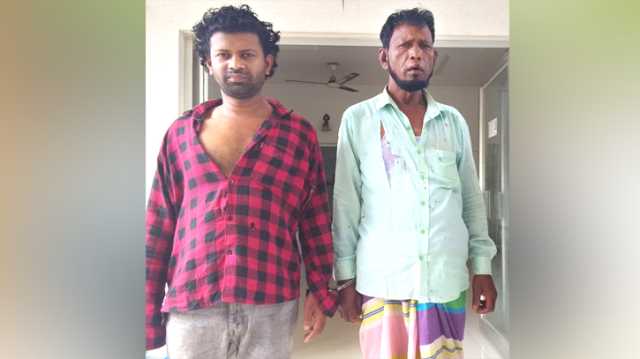 বন্দরে সন্ত্রাসী পিতাপুত্র গ্রেপ্তার  