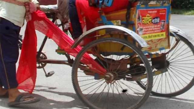 সোনারগাঁয়ে রিকশার চাকায় ওড়না পেঁচিয়ে গৃহবধুর মৃত্যু