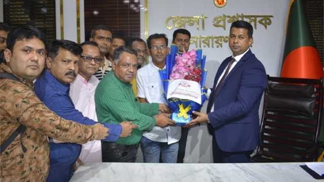 জেলা প্রশাসকের সাথে সাক্ষাৎ বাংলাদেশ রিপোর্টার্স ক্লাব ট্রাস্ট না’গঞ্জ 