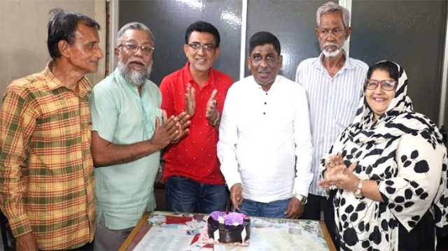 সিনিয়র সাংবাদিক বাদলের জন্মদিন পালিত