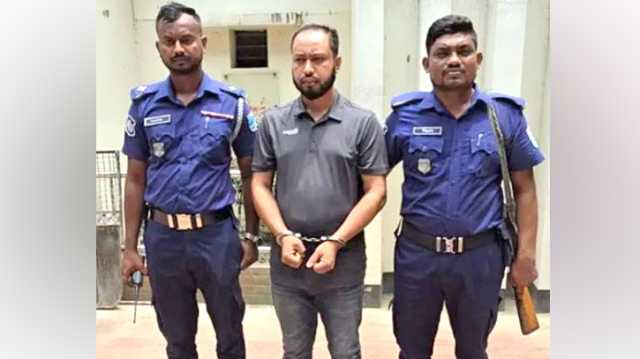 রূপগঞ্জে স্ত্রীর মামলায় ভুয়া পুলিশ অফিসার গ্রেপ্তার