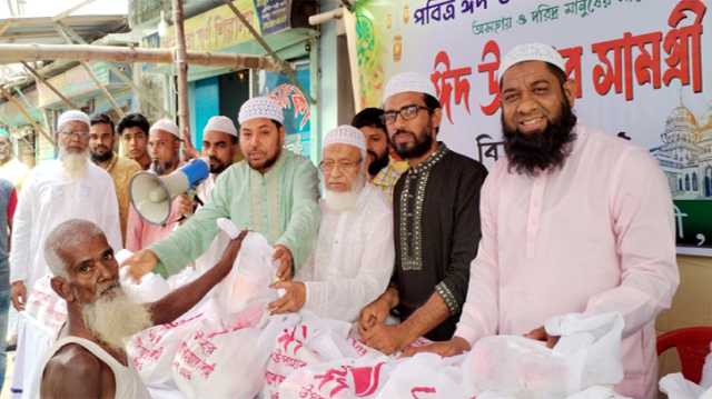 জামায়াতের উদ্যোগে ১৮ নং ওয়ার্ডে ঈদ উপহার সামগ্রী প্রদান