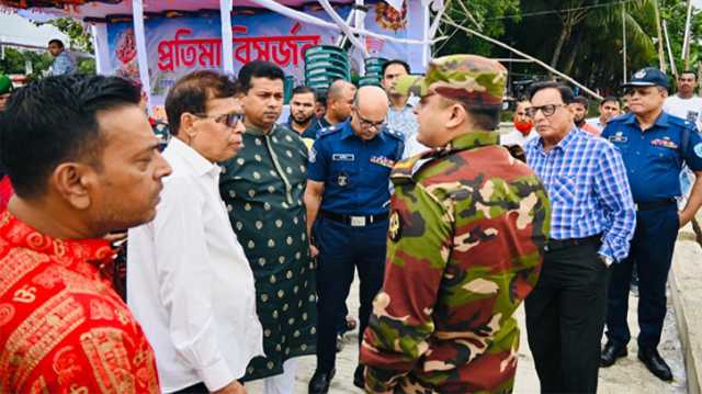 না’গঞ্জ জেলা প্রশাসকের আন্তরিকতায় মুগ্ধ সনাতন ধর্মাবলম্বী