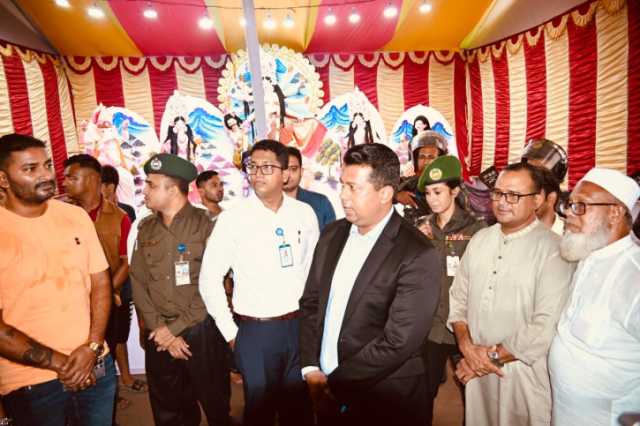 সম্প্রীতির বার্তা নিয়ে প্রত্যন্ত গ্রামে দুর্গাপূজা মণ্ডপে জেলা প্রশাসক জাহিদুল ইসলাম