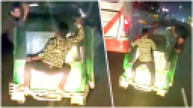 বন্দরে মহাসড়কে চলন্ত সিএনজিতে ছুরিকাঘাতের ভিডিও ভাইরাল (ভিডিও)