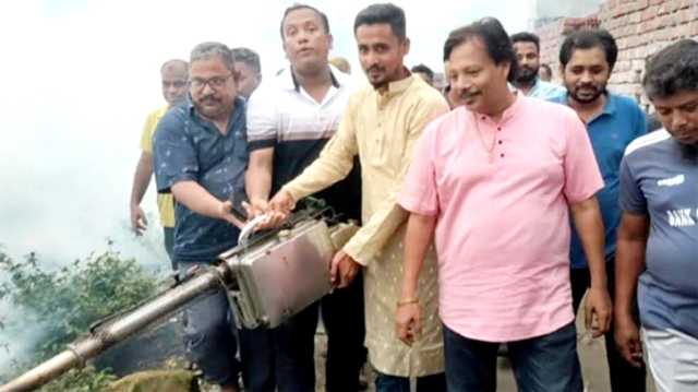 সিদ্ধিরগঞ্জে ডেঙ্গু প্রতিরোধে স্বেচ্ছাসেবক দলের মশক নিধন কর্মসূচি পালন
