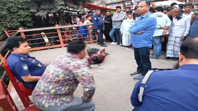 নারায়ণগঞ্জ সিটি পার্কের লেক থেকে ভাঙ্গারি ব্যবসায়ির লাশ উদ্ধার 