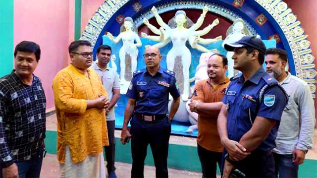 কুতুবপুর ইউনিয়নের পূজা মন্ডপ পরিদর্শনে এসপি জসিম উদ্দ