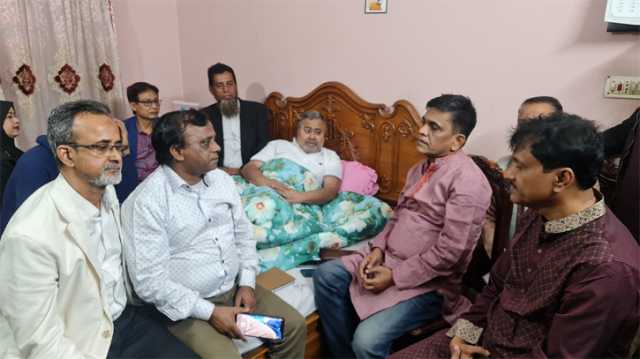 আনিসুল ইসলাম সানির শয্যাপাশে কেন্দ্রীয় জাসাসের সদস্য সচিব রোকন