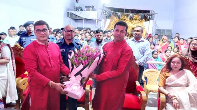 সোনারগাঁয়ে মহাষ্টমীতে মণ্ডপ পরিদর্শনে জেলা প্রশাসক ও পুলিশ সুপার