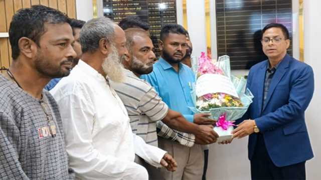 নবাগত  জেলা প্রশাসকের সাথে মহানগর এলডিপির নেতৃবৃন্দের সাক্ষাৎ 