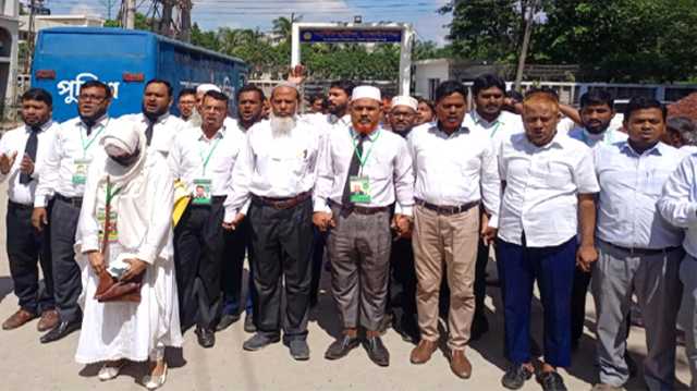 প্রচারনার শেষ দিনে আইনজীবীদের দ্বারে দ্বারে সবুজ প্যানেলের প্রার্থীরা
