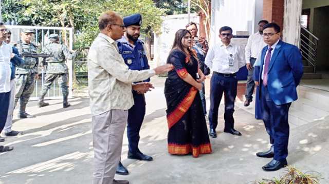 সিদ্ধিরগঞ্জে বিভিন্ন সরকারি দপ্তর পরিদর্শন করলেন ডিসি রায়গান