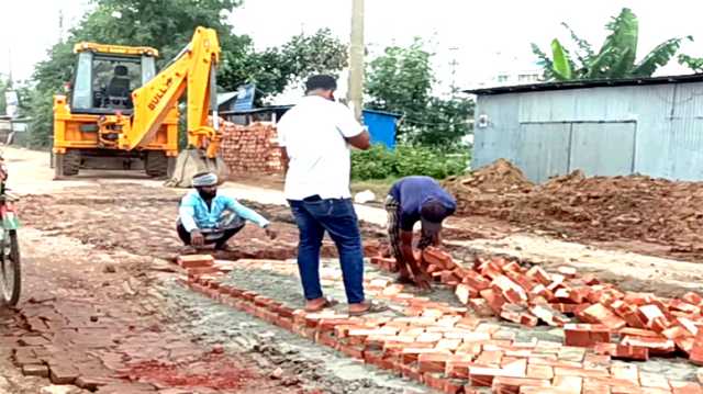 মদনগঞ্জ-মদনপুর সড়ক সংস্কারে কাজ শুরু  