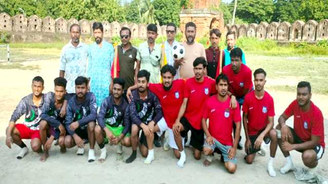 ১১নং ওয়ার্ডে হাজীগঞ্জ ফুটবল টুর্নামেন্টের উদ্বোধন 