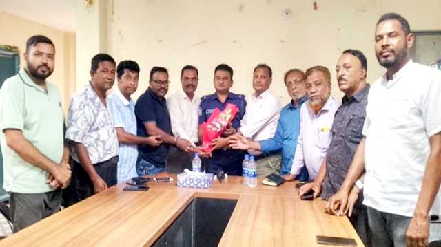 বন্দরের আইন শৃঙ্খলা পরিস্থিতি নিয়ে সাংবাদিকদের সঙ্গে ওসি’র মতবিনিময়