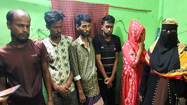 রূপগঞ্জে মাদক বেচাকেনার সময় ৬ জনকে আটক করে পুলিশের সোপর্দ