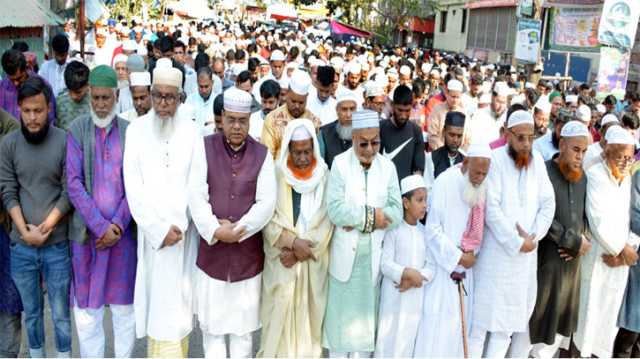 সিদ্ধিরগঞ্জে বিএনপি নেতা ডাঃ মাসুদ করিমের মায়ের নামাজে জানাজা অনুষ্ঠিত